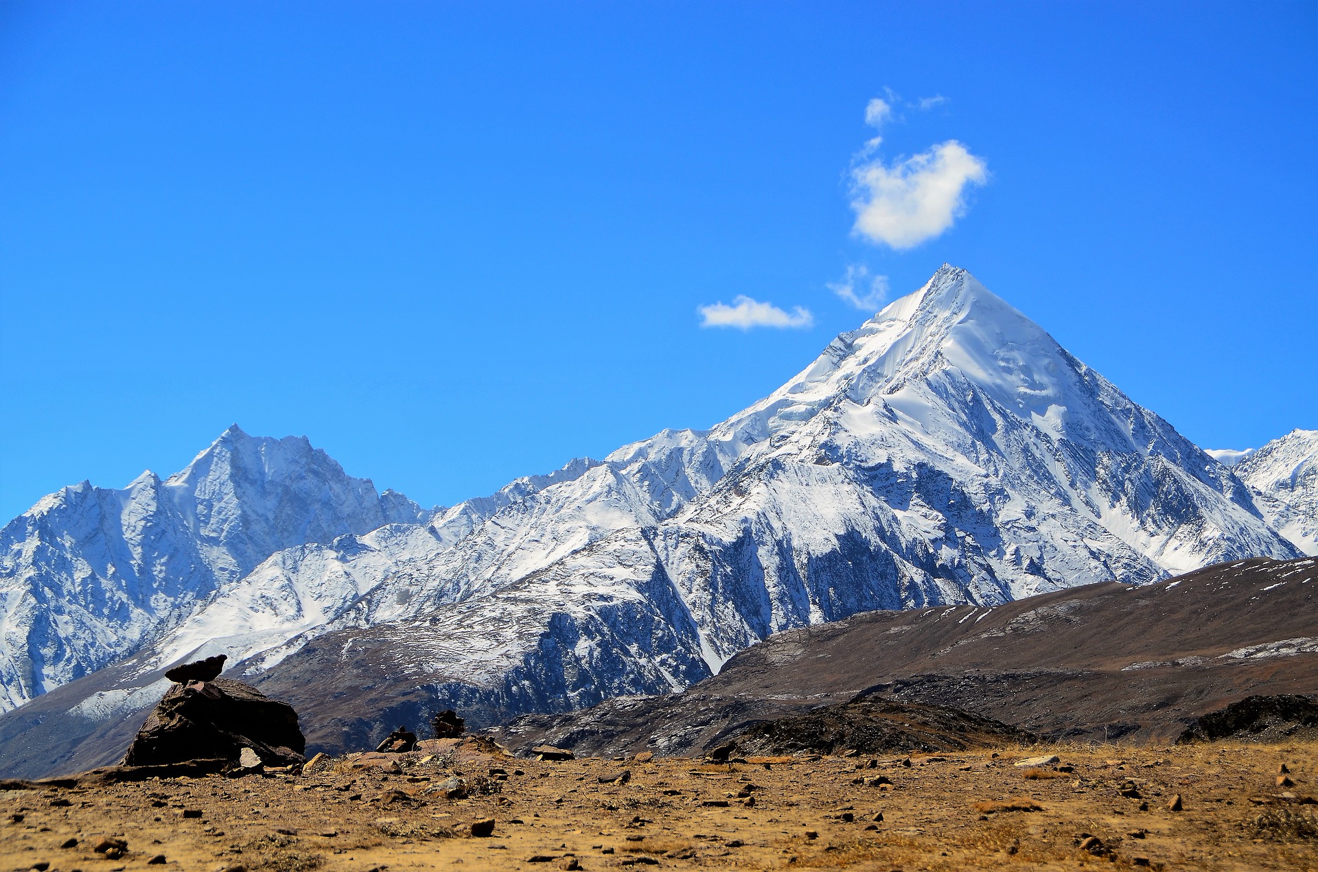 mountains-gf7bd1c6f6_1920