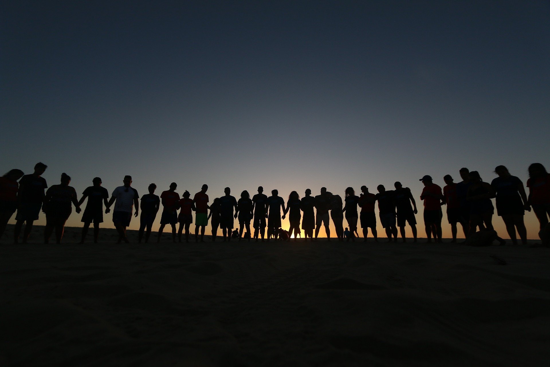 people-4050698_1920